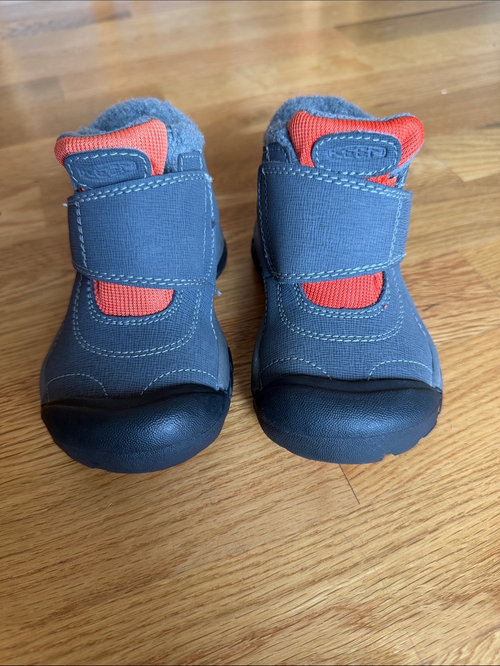 KEEN toddler waterproof boots
Like new size 8c